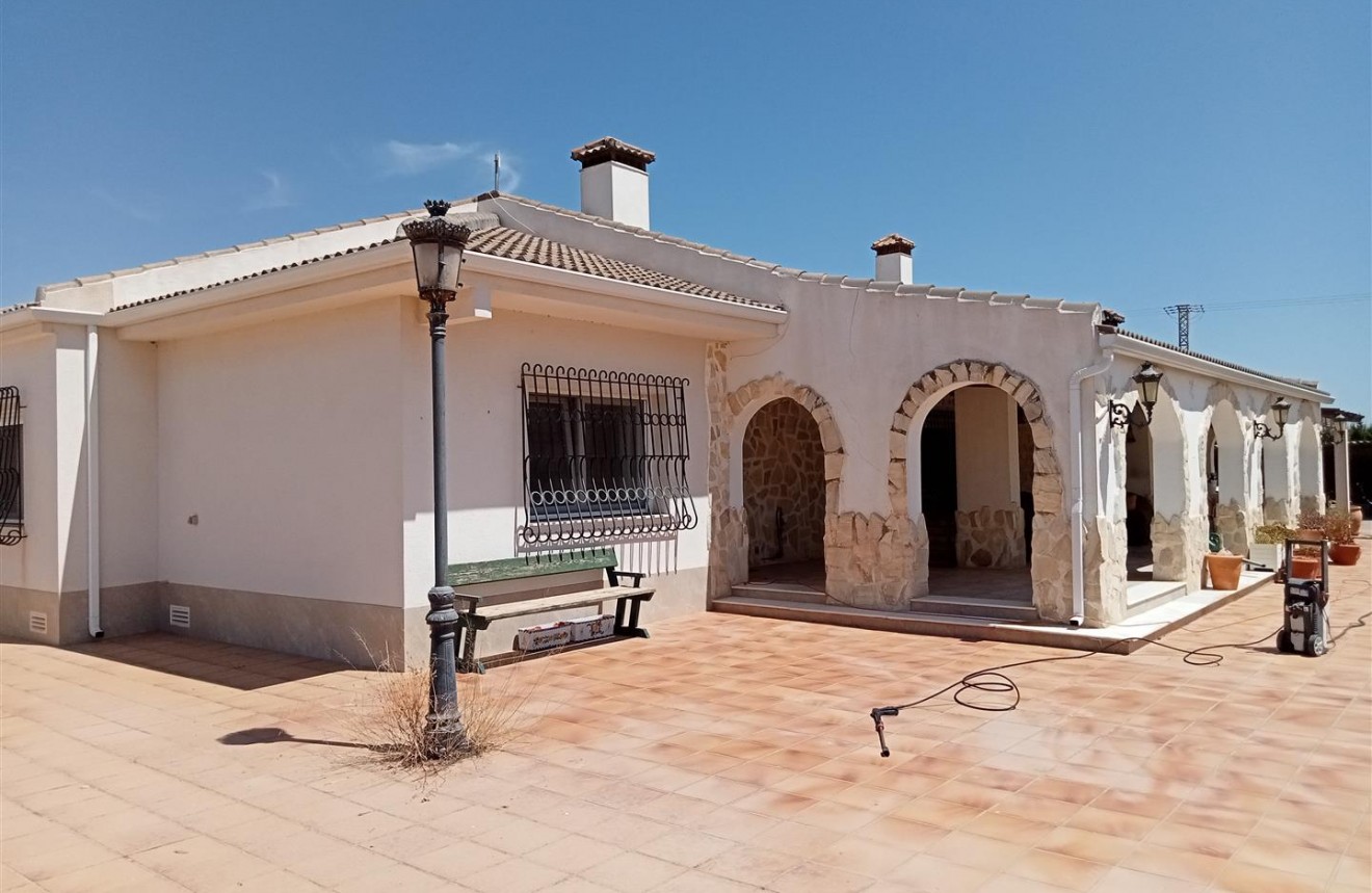 Resale - Villa - Los Alcázares